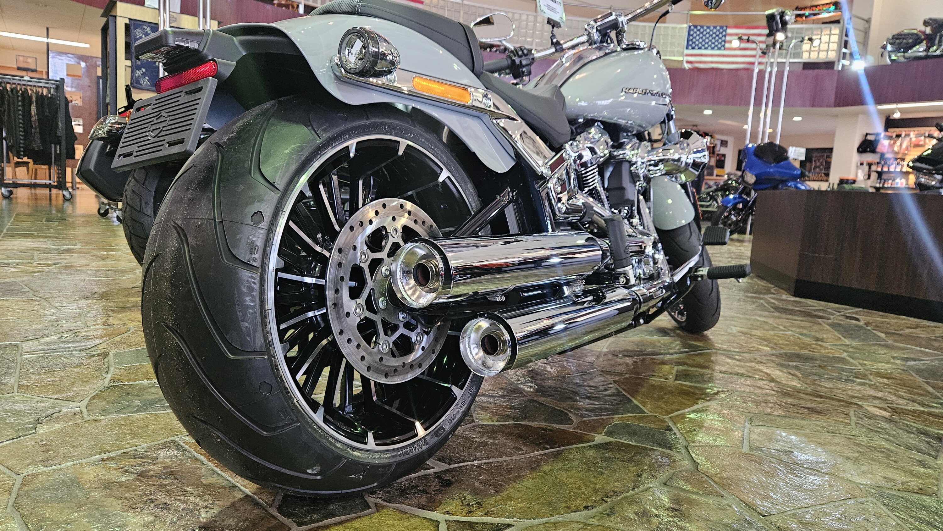 ワイドタイヤノススメ | ハーレーダビッドソン須磨/Harley-Davidson Suma