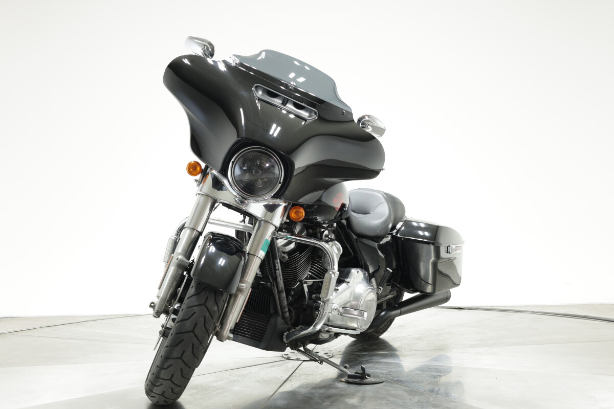 2019 Harley-Davidson FLHT Electra Glide Standard in Vivid Black with 20774 miles - Photo 9
