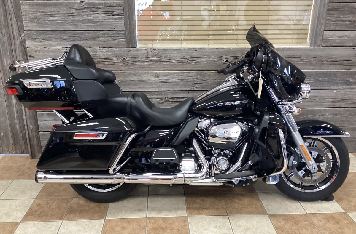 2018 Harley-Davidson Ultra Limited Vivid Black