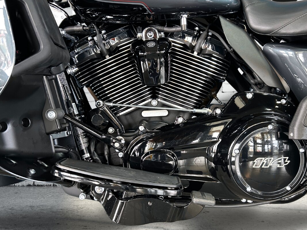 2025 Harley-Davidson Tri Glide Ultra Iron Horse Metallic / Vivid Black - Black Finish - Photo 7
