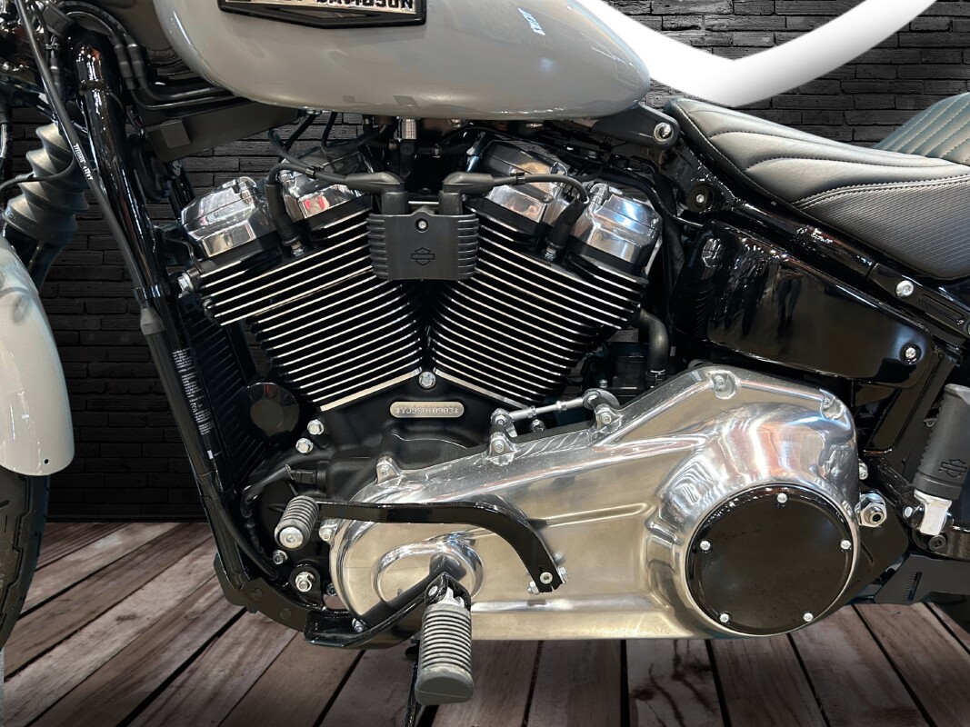 2025 Harley-Davidson Street Bob Billiard Grey w/Laced Wheels - Photo 7