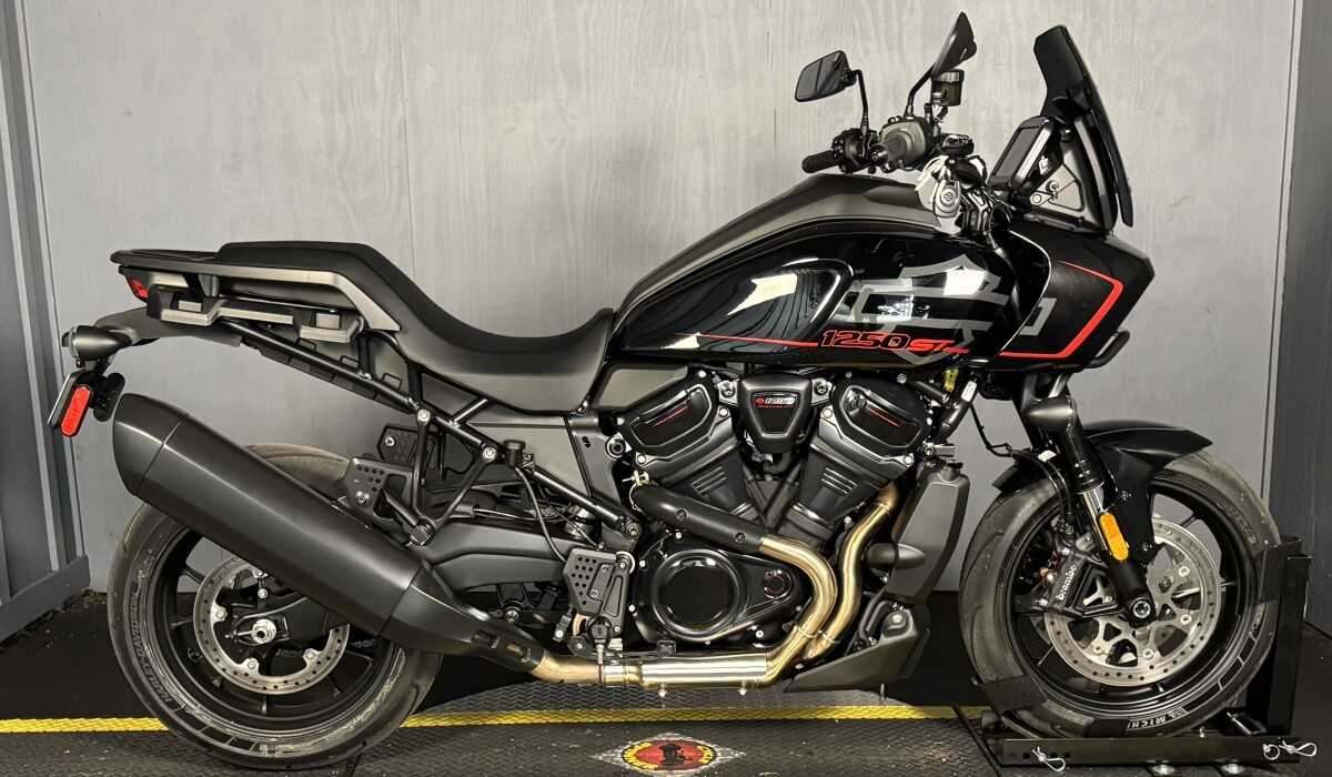2025 Harley-Davidson Pan America 1250 ST RA1250ST VIVID BLACK
