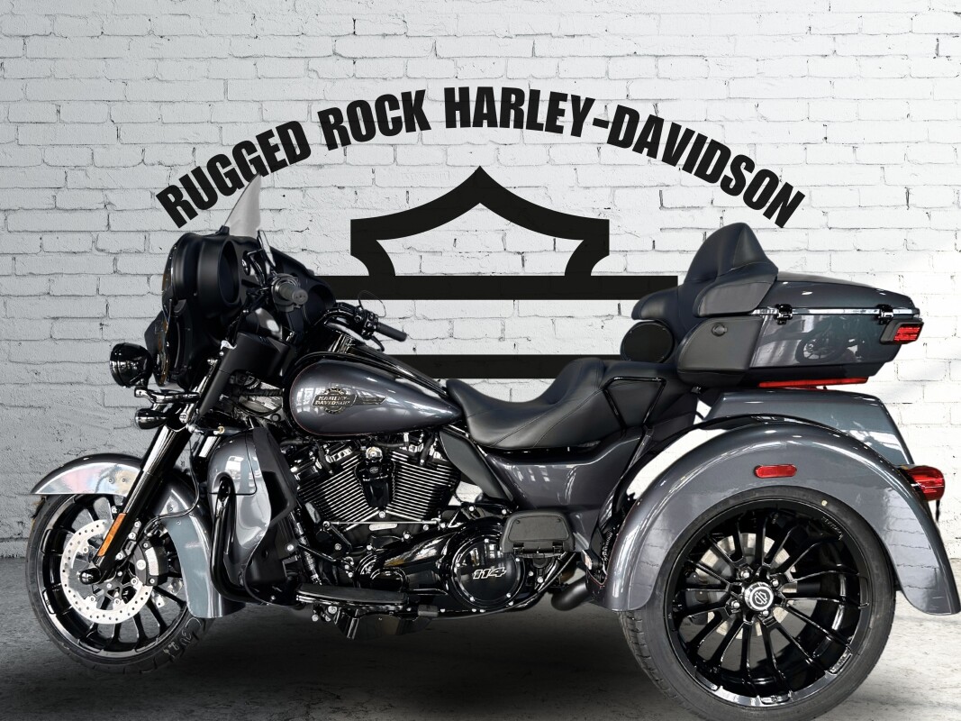 2025 Harley-Davidson Tri Glide Ultra Iron Horse Metallic / Vivid Black - Black Finish - Photo 2