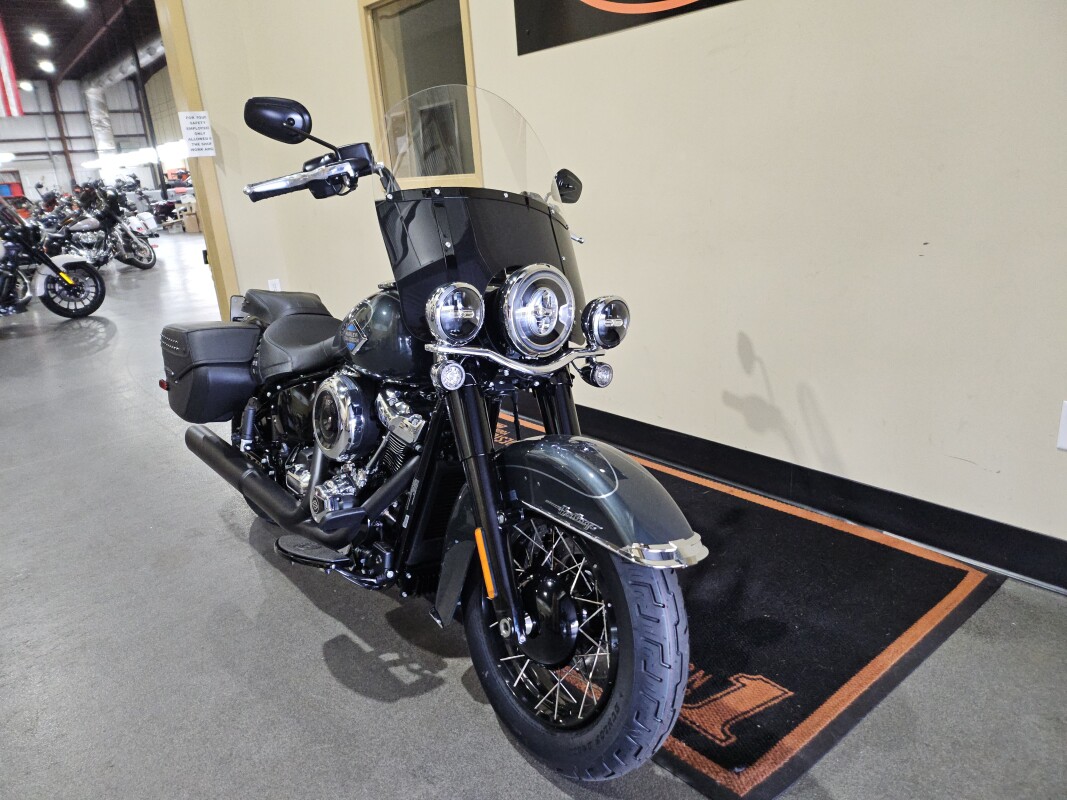 2025 Harley-Davidson Heritage Classic Iron Horse Metallic w/Cast Wheels - Photo 2