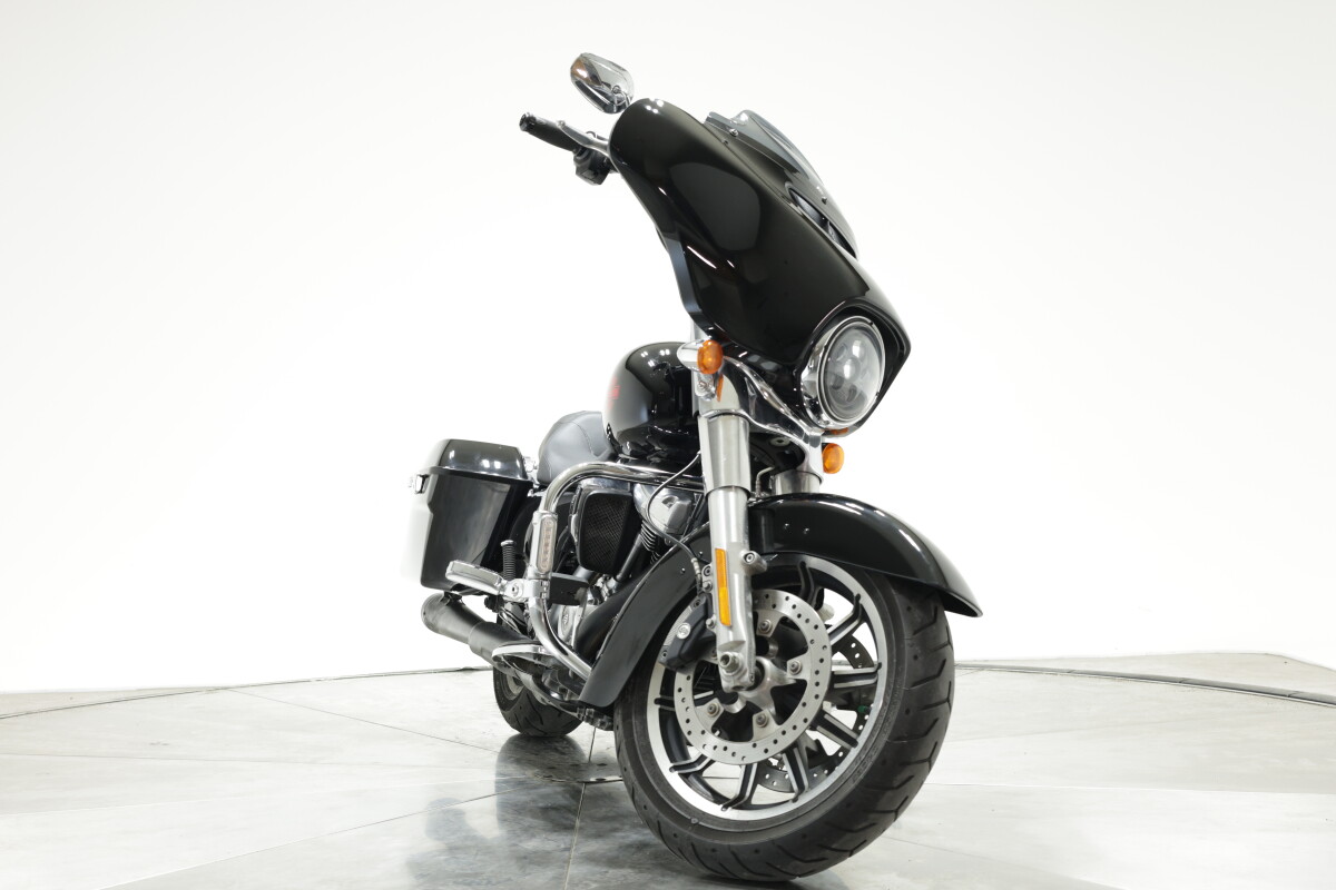 2019 Harley-Davidson FLHT Electra Glide Standard in Vivid Black with 20774 miles - Photo 6