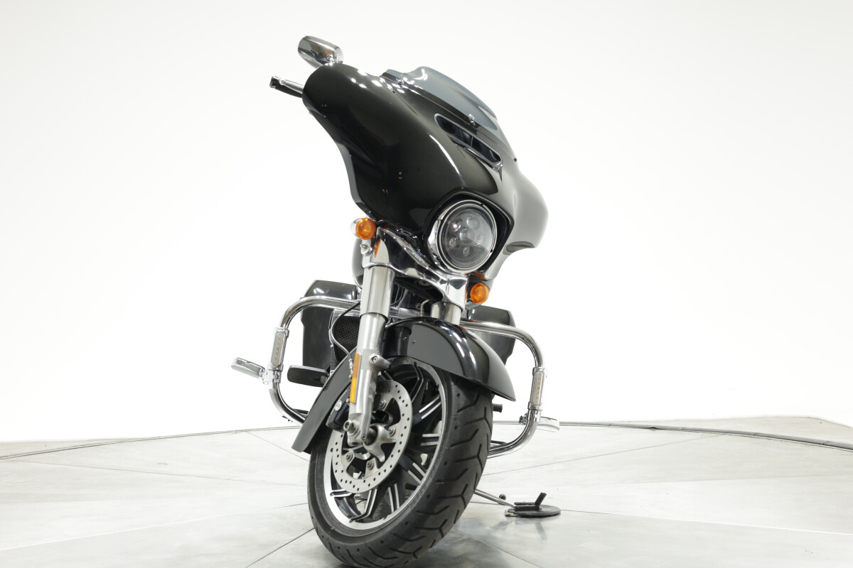2019 Harley-Davidson FLHT Electra Glide Standard in Vivid Black with 20774 miles - Photo 7