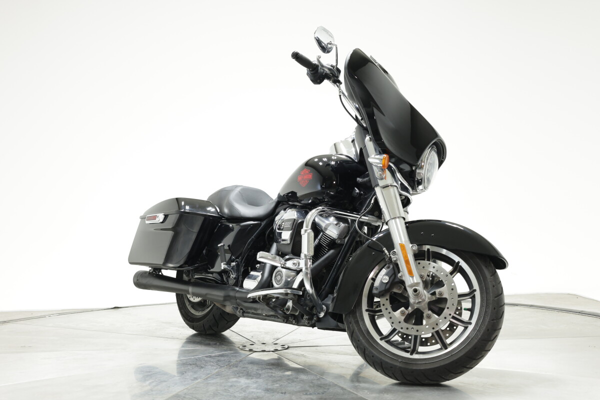 2019 Harley-Davidson FLHT Electra Glide Standard in Vivid Black with 20774 miles - Photo 5