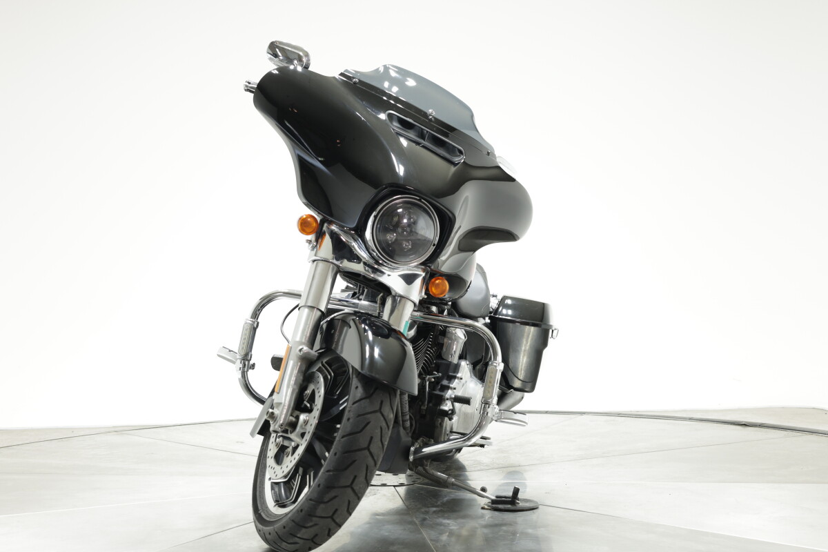 2019 Harley-Davidson FLHT Electra Glide Standard in Vivid Black with 20774 miles - Photo 8