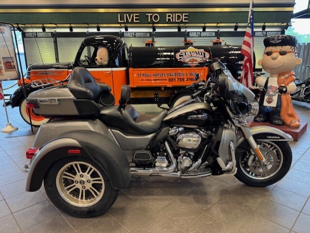 2017 Harley Davidson Tri-Glide Ultra FLHTCUTG