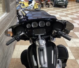 2018 Harley-Davidson<sup>®</sup> Ultra Limited Vivid Black thumb 1