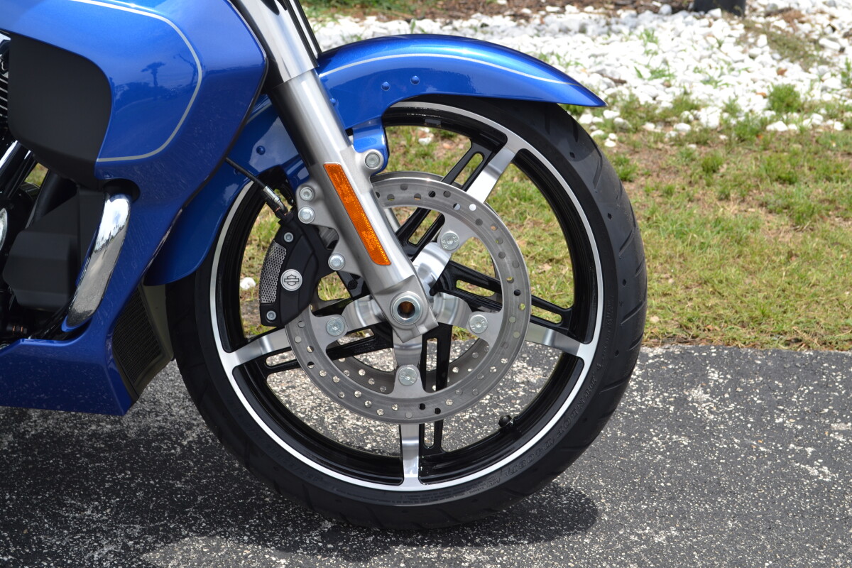 2025 Harley-Davidson Street Glide Ultra Blue Burst - FLHXU - Photo 2