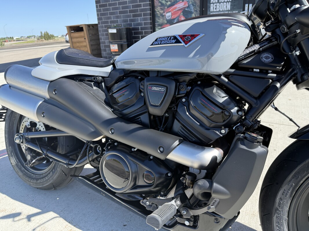 2025 Harley-Davidson Sportster S - Photo 2