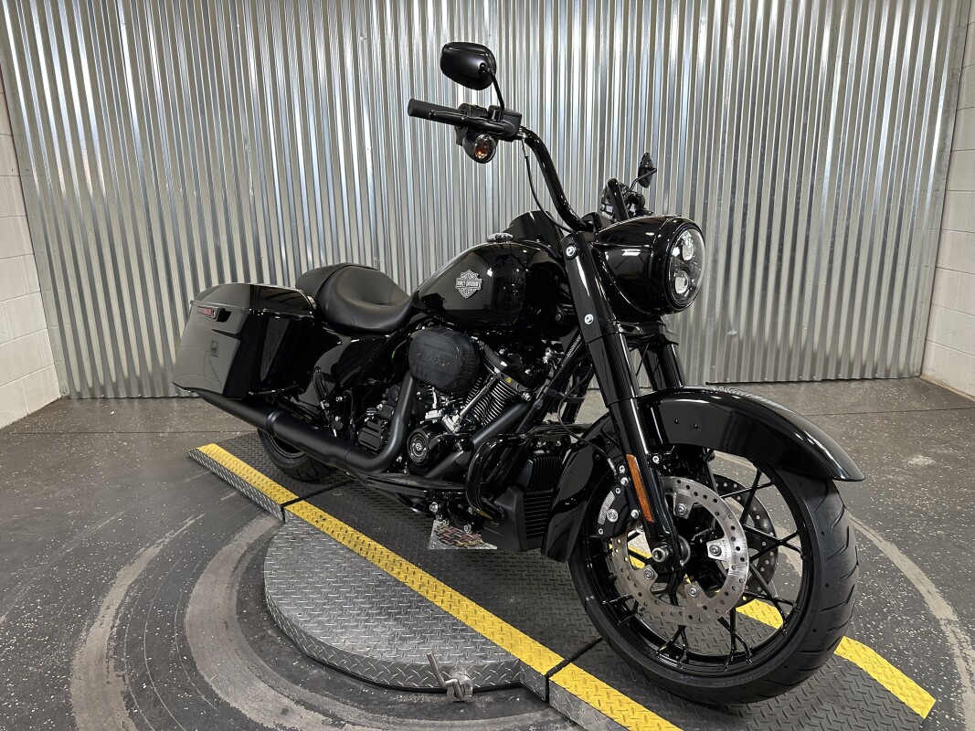 2025 Harley-Davidson Road King Special Vivid Black - Photo 2