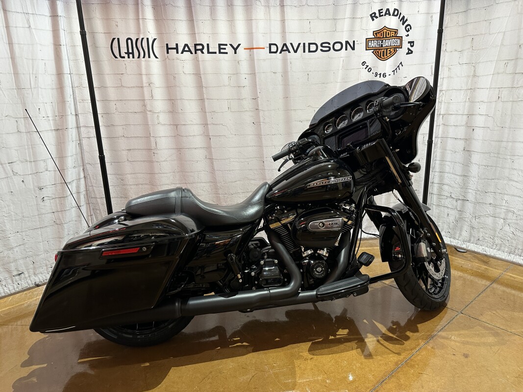 CVO™ Road Glide™ | Classic Harley-Davidson