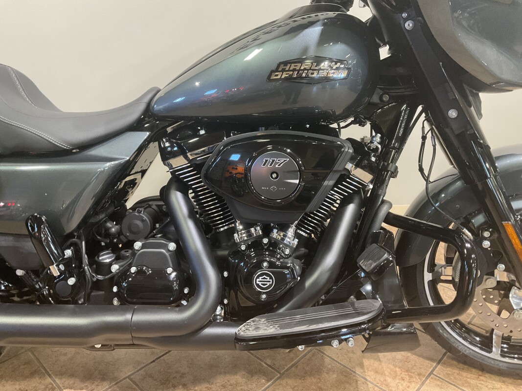 2025 Harley-Davidson Street Glide Iron Horse Metallic FLHX - Photo 2
