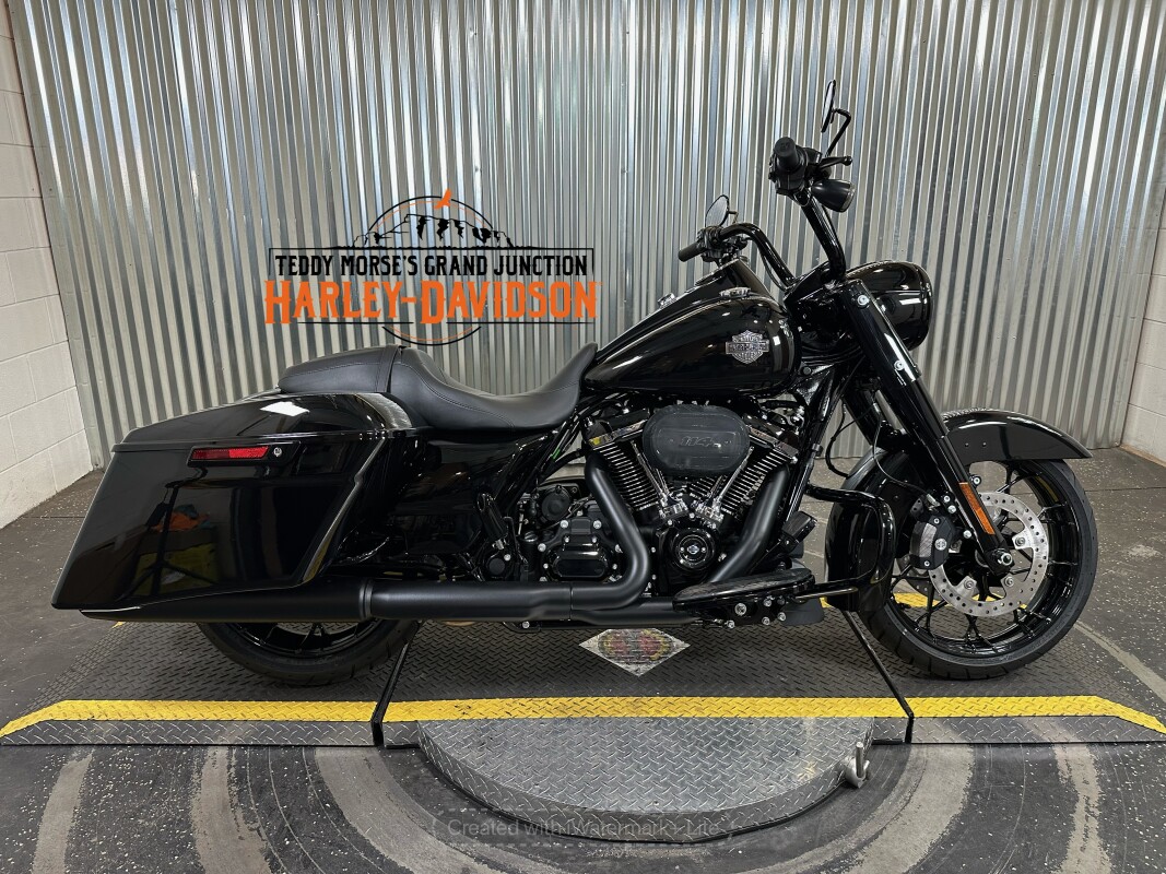 2025 Harley-Davidson Road King Special Vivid Black