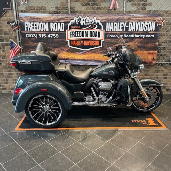 2025 Tri Glide® Ultra (FLHTCUTG)