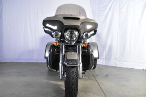 2023 Harley-Davidson® Tri Glide® Ultra FLHTCUTG thumb 1