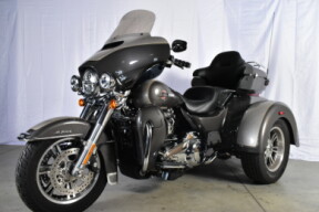 2023 Harley-Davidson® Tri Glide® Ultra FLHTCUTG thumb 0