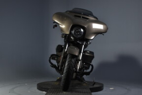 2021 Harley-Davidson® CVO™ Street Glide® FLHXSE thumb 1
