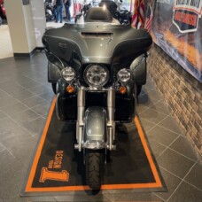 2025 Tri Glide® Ultra (FLHTCUTG) thumb 2