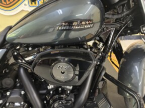 2025 Harley-Davidson<sup>®</sup> Street Glide® Iron Horse Metallic - Black Finish thumb 2