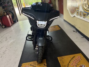 2025 Harley-Davidson<sup>®</sup> Street Glide® Iron Horse Metallic - Black Finish thumb 3