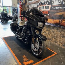 2025 Street Glide® (FLHX) thumb 3