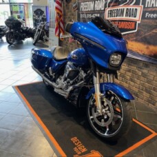2025 Street Glide® (FLHX) thumb 3