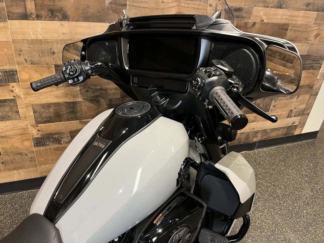 2025 Harley-Davidson Street Glide Ultra Billiard Gray - Black Finish FLHXU - Photo 4