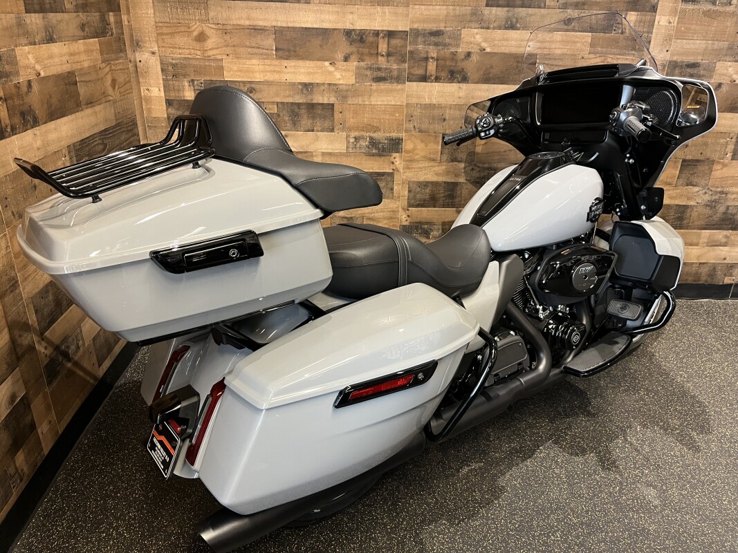 2025 Harley-Davidson Street Glide Ultra Billiard Gray - Black Finish FLHXU - Photo 3
