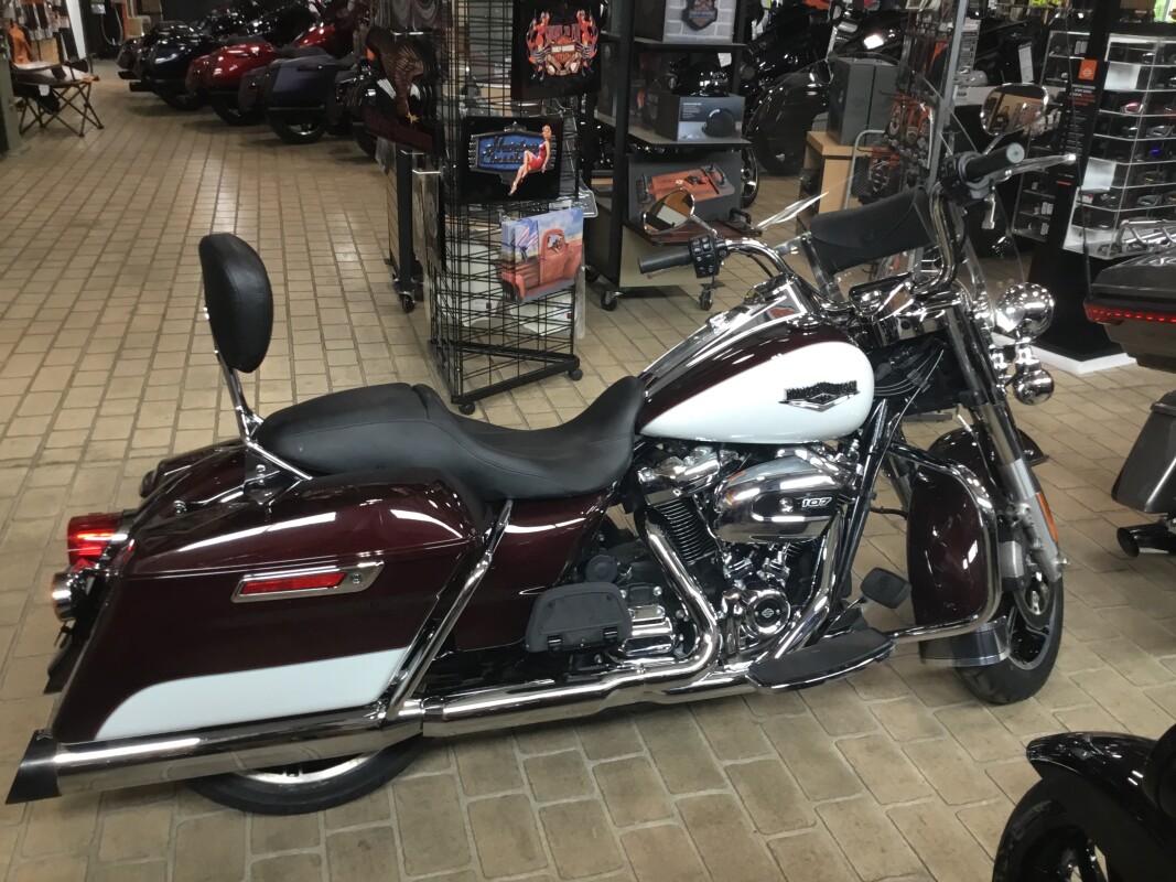 2021 Harley-Davidson Road King Midnight Crimson & Stone Washed White Pearl - Photo 2