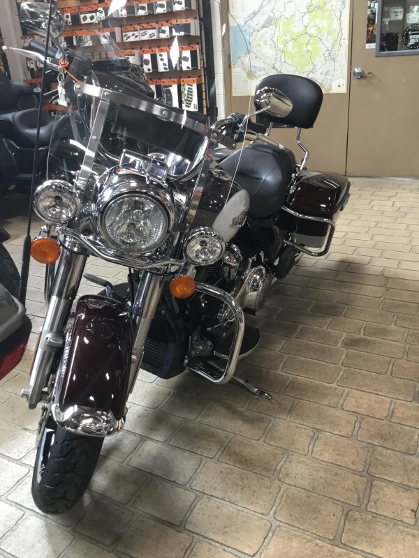 2021 Harley-Davidson Road King Midnight Crimson & Stone Washed White Pearl - Photo 3