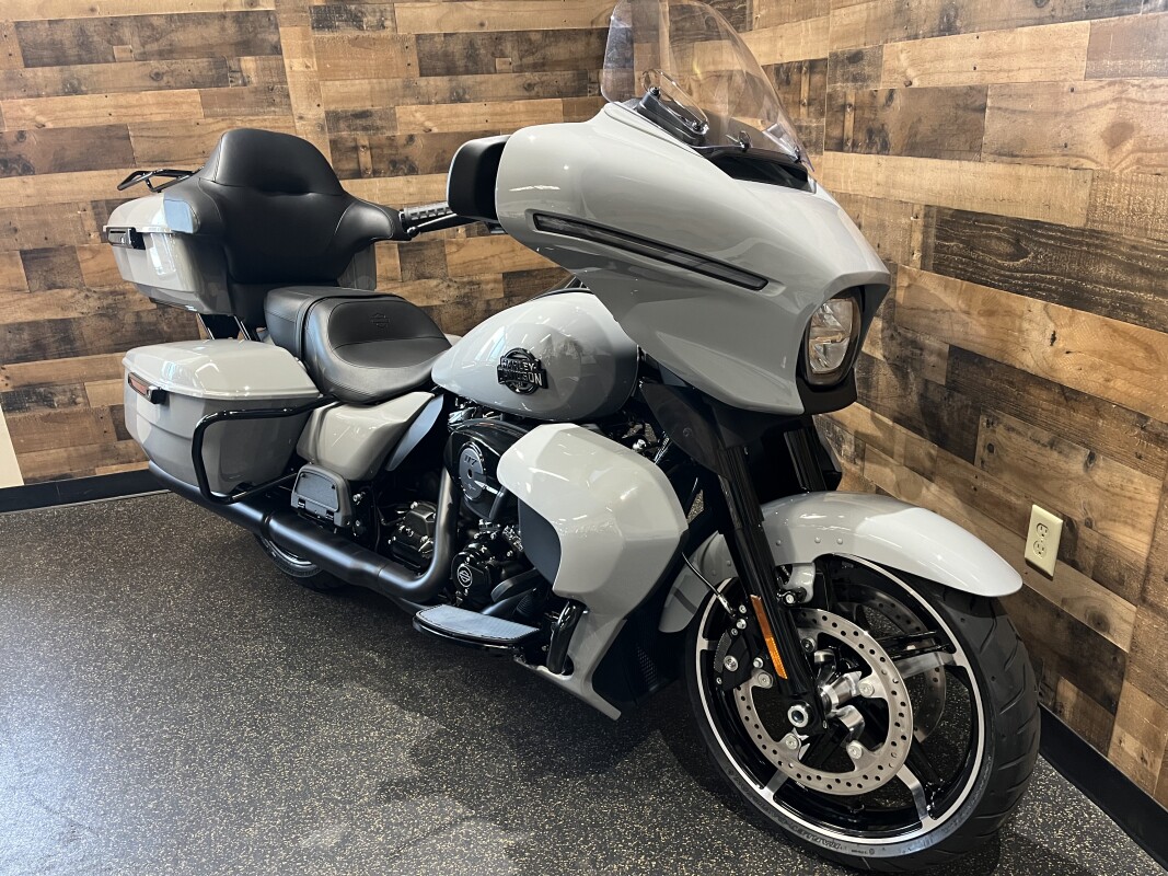 2025 Harley-Davidson Street Glide Ultra Billiard Gray - Black Finish FLHXU - Photo 2