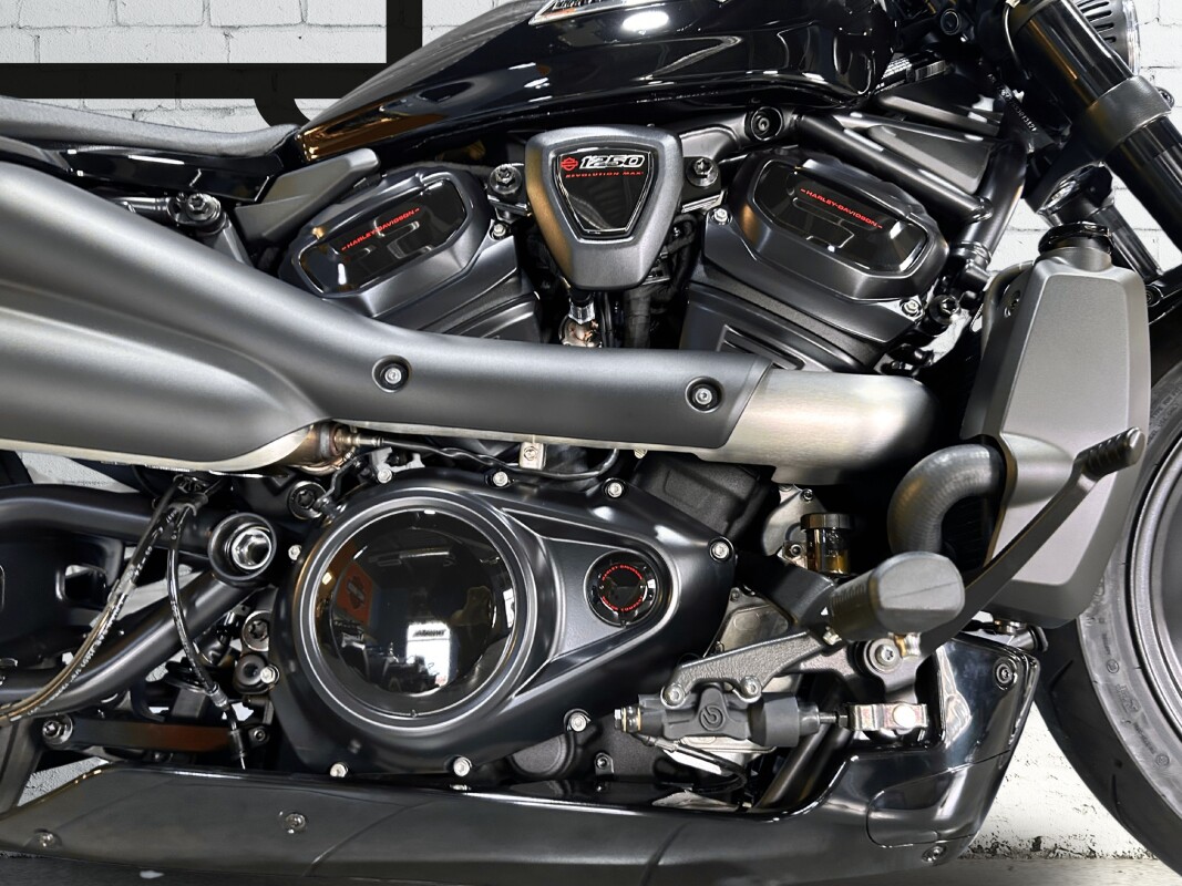 2025 Harley-Davidson Sportster S Vivid Black - Photo 4