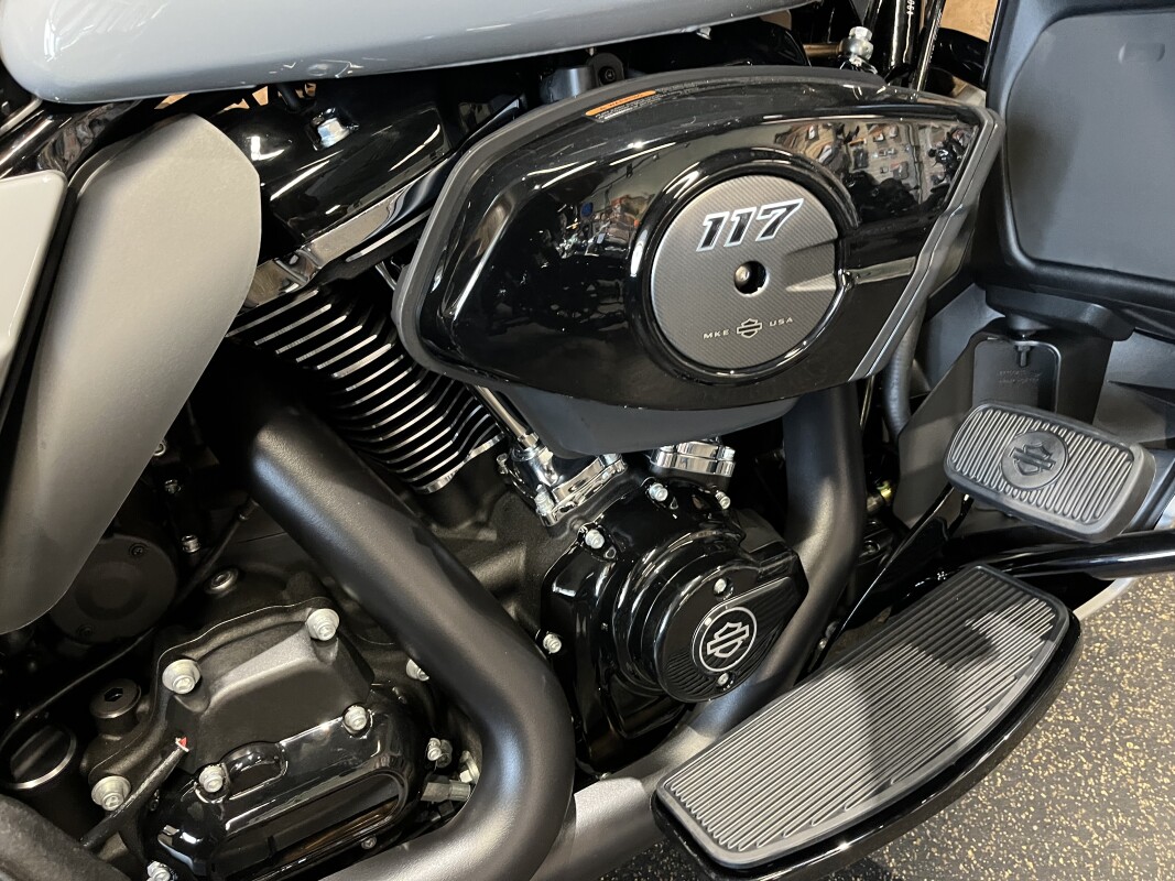 2025 Harley-Davidson Street Glide Ultra Billiard Gray - Black Finish FLHXU - Photo 5