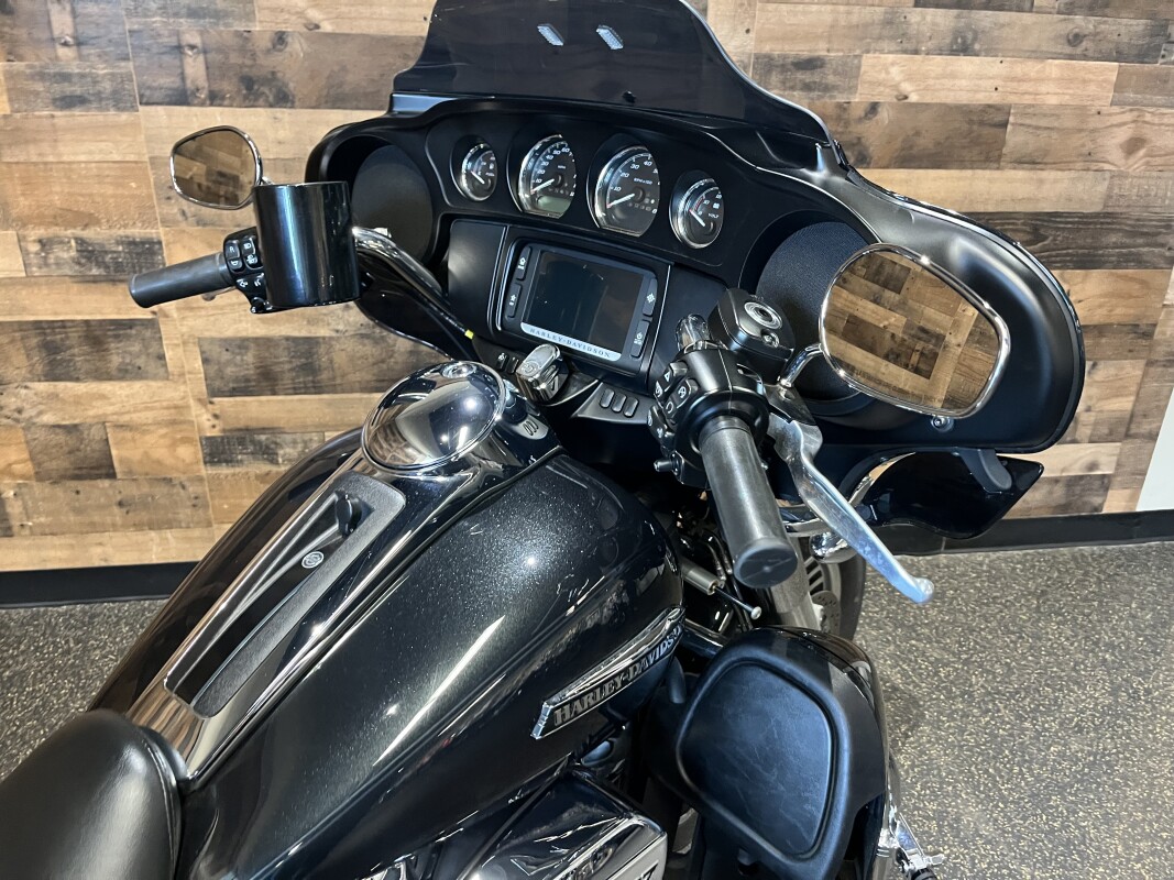 2018 Harley-Davidson Tri Glide Ultra Black Tempest FLHTCUTG - Photo 4