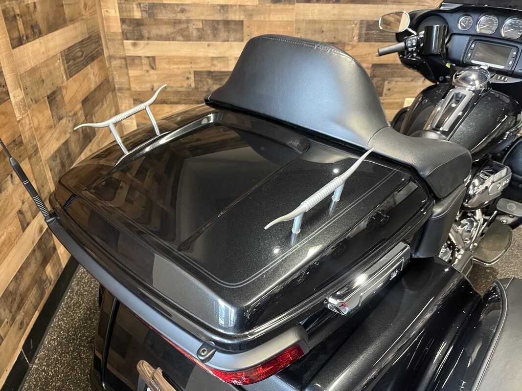 2018 Harley-Davidson Tri Glide Ultra Black Tempest FLHTCUTG - Photo 9
