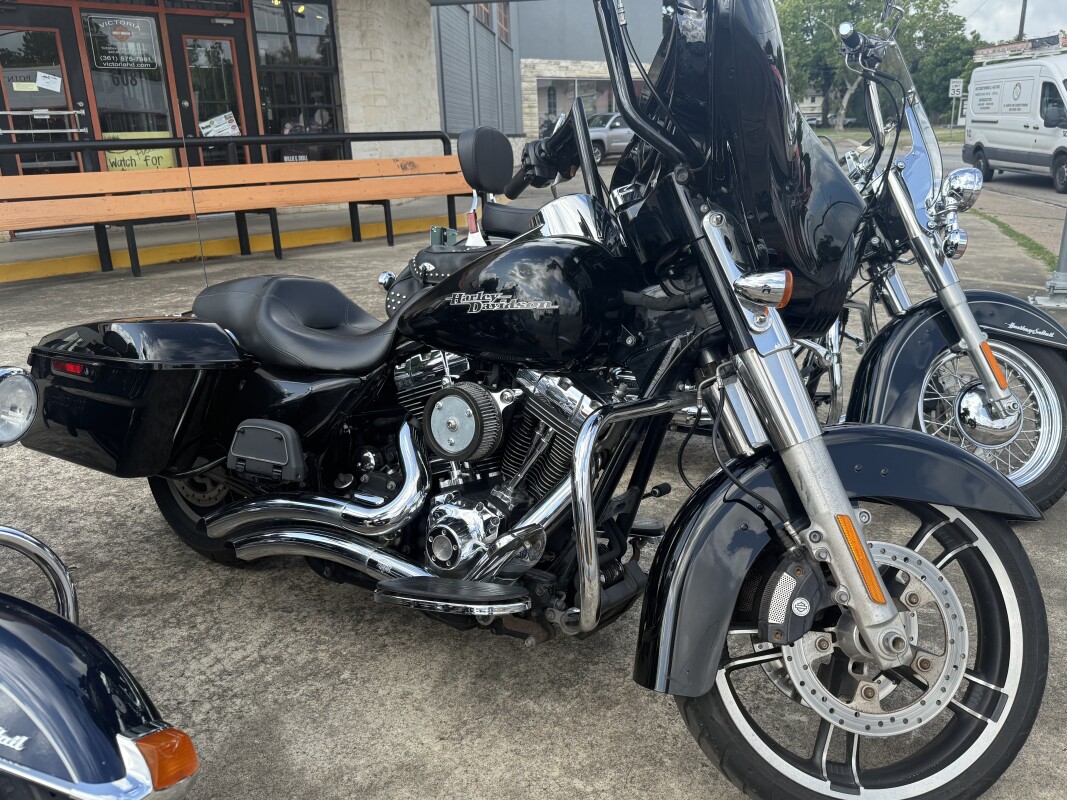 2023 Harley-Davidson® Street Glide® Special Atlas Silver