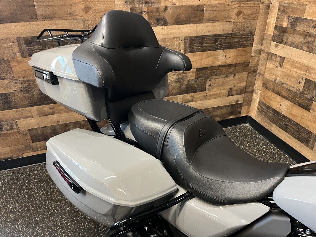 2025 Harley-Davidson Street Glide Ultra Billiard Gray - Black Finish FLHXU - Photo 7