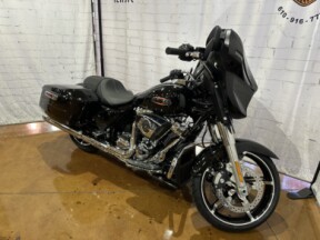 2025 Harley-Davidson® Street Glide® FLHX 0462790 Vivid Black thumb 1