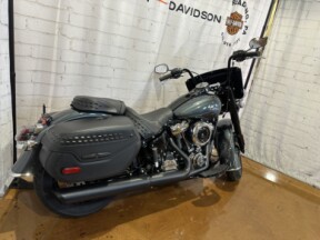 2025 Harley-Davidson<sup>®</sup> Heritage Classic FLHC 0427269 Iron Horse Metallic w/Cast Wheels thumb 3