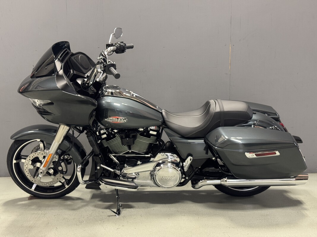 FLTRX 2025 Road Glide - Photo 2