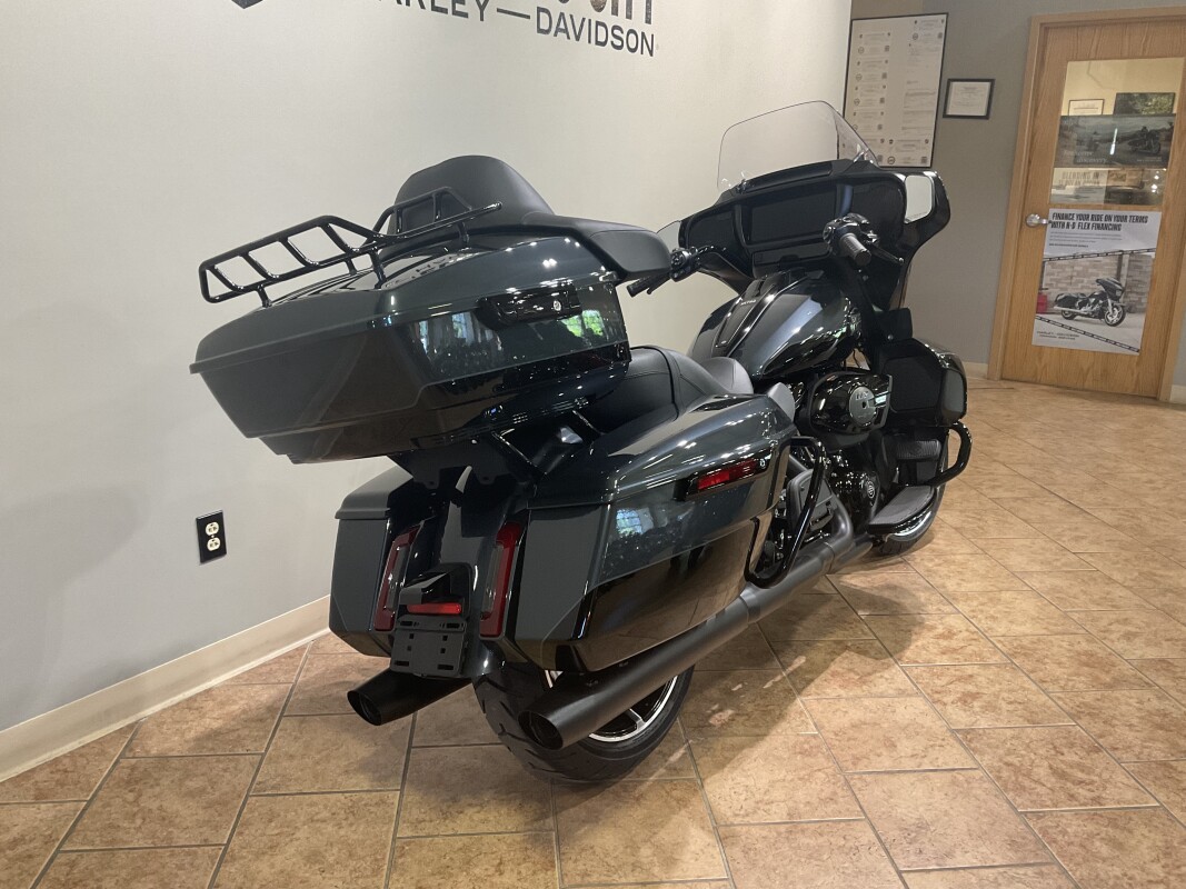 2025 Harley-Davidson Street Glide Ultra Iron Horse Metallic / Vivid Black - FLHXU - Photo 4