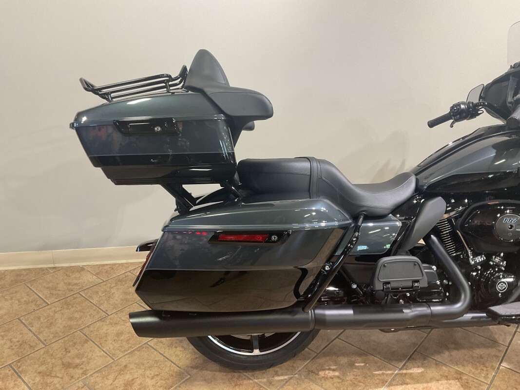 2025 Harley-Davidson Street Glide Ultra Iron Horse Metallic / Vivid Black - FLHXU - Photo 5