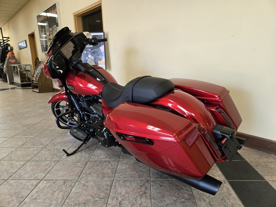 2025 Harley-Davidson Street Glide Brilliant Red - Black Finish - Photo 3