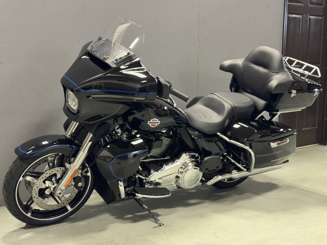 FLHXU 2025 Street Glide Ultra - Photo 4