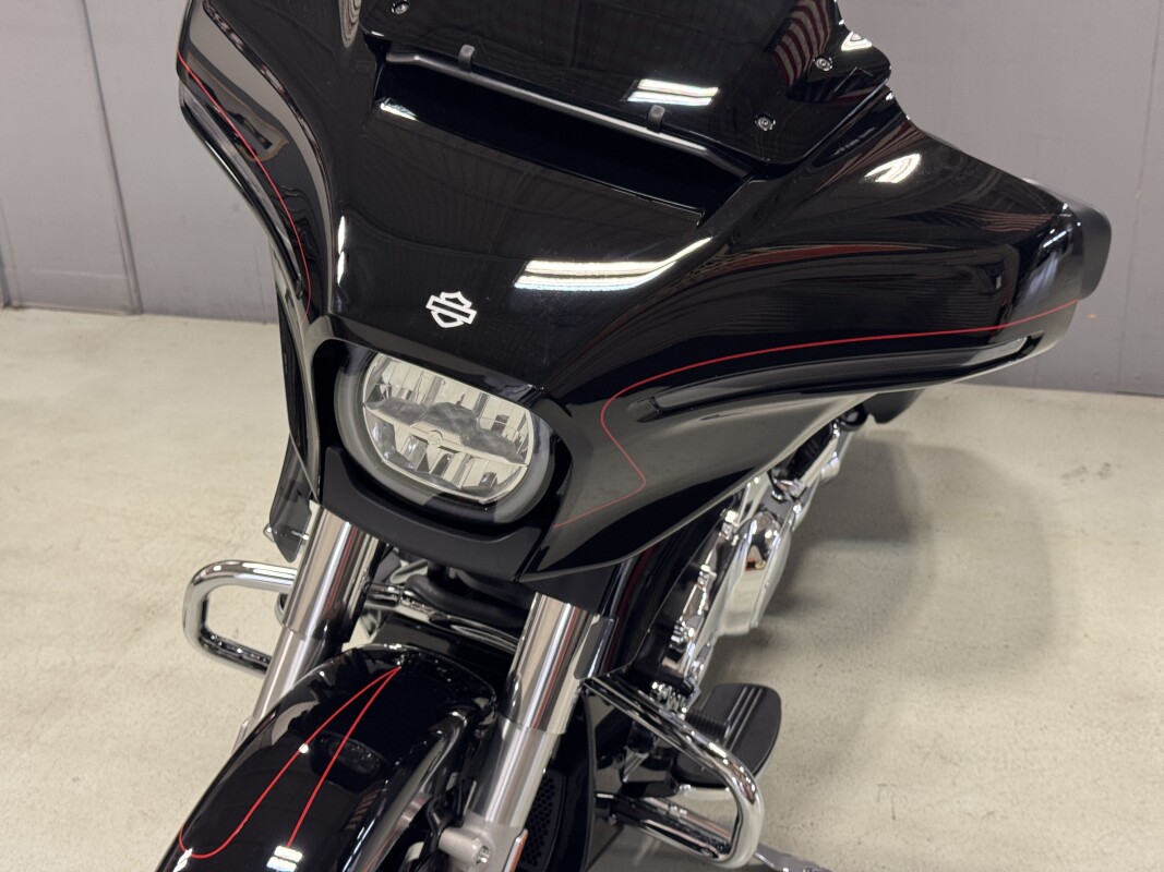 FLHX 2025 Street Glide - Photo 10