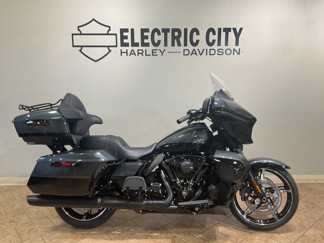 2025 Harley-Davidson Street Glide Ultra Iron Horse Metallic / Vivid Black - FLHXU