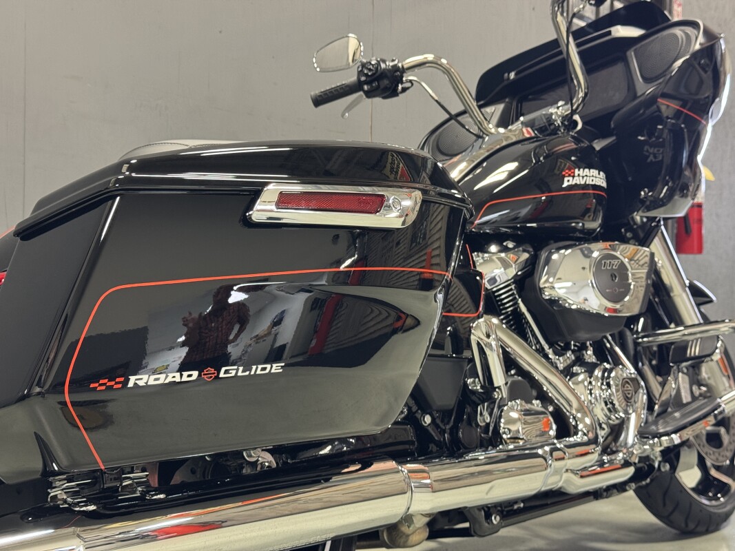 FLTRX 2025 Road Glide - Photo 7